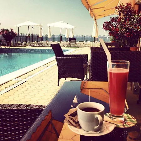 Семеен Хотел Делфин Бийч Hotel Ravda